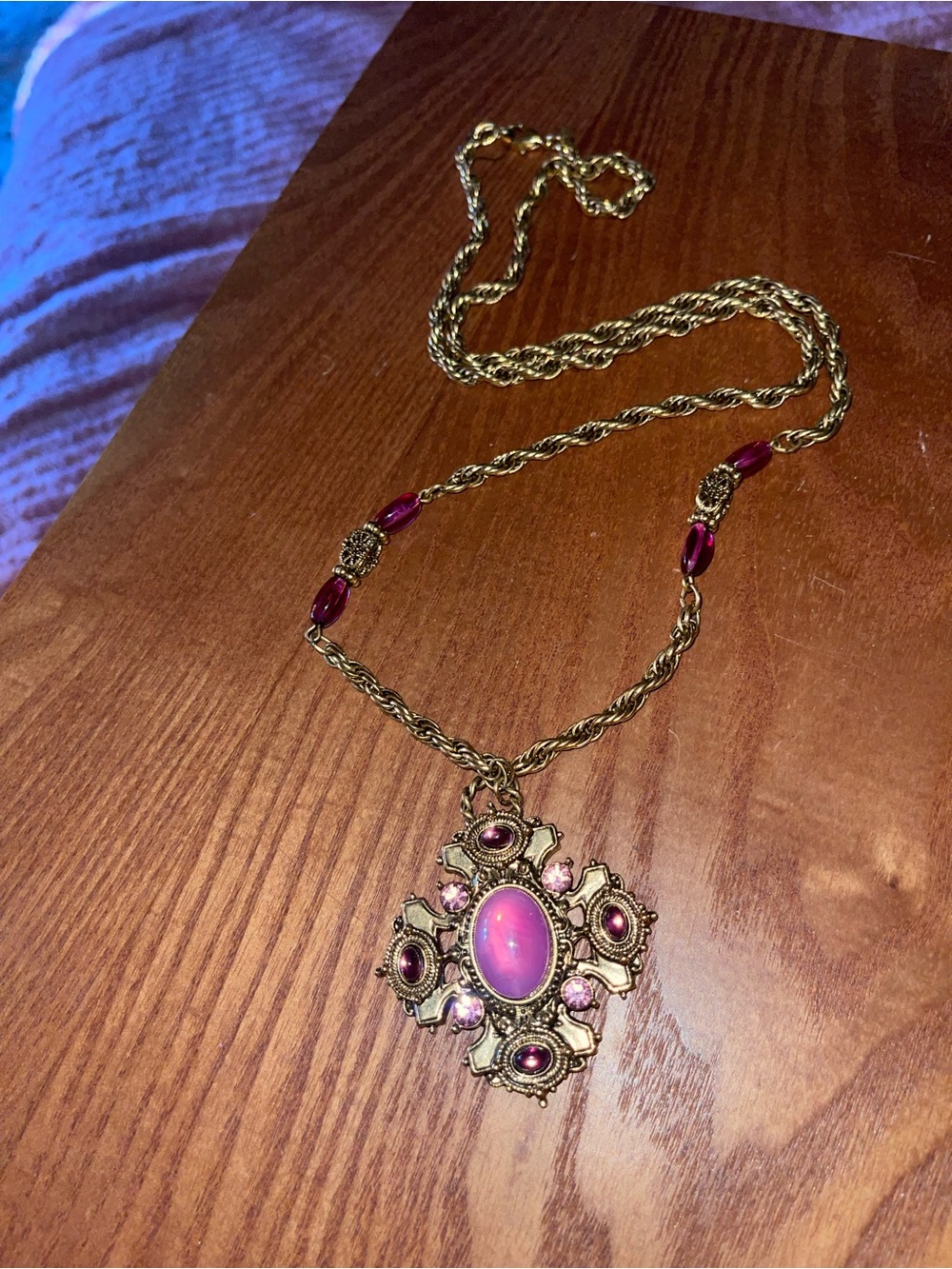 1978 Art decoGold-Tone Pink Gemstone Statement Pendant Necklace - Women Jewelry